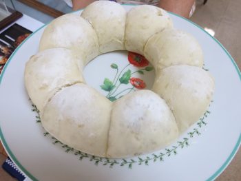 マロン・アーモンドの白パン