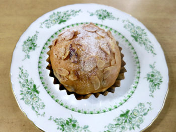 サワークリーム・クランベリーパン