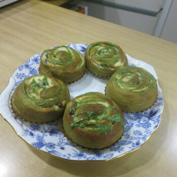 抹茶・かの子の餡ロールパン