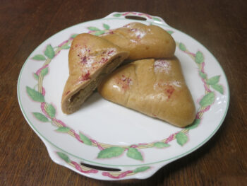 いちごのクリームパン